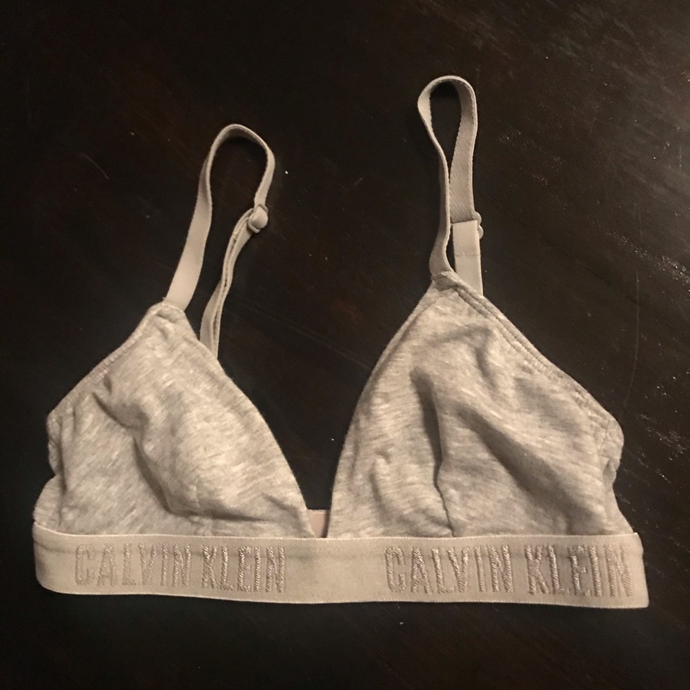 2/15$ NWOT Calvin Klein light gray bra
